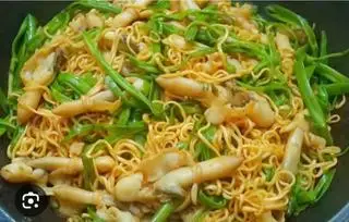 Ốc móng tay xào mì rau muống tặng 1 chai nước sâm - 65.000 ₫ tại Ăn Vặt Nhà Làm Coco - Bình Quới