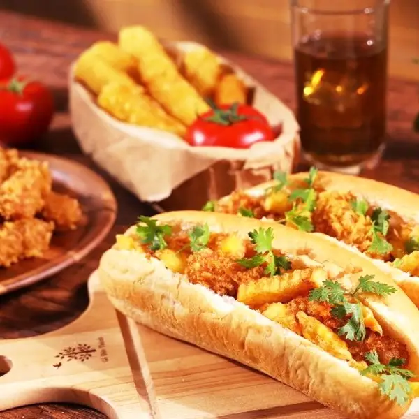 Hình ảnh Bánh mì Nem+Khoai