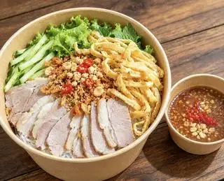 Hình ảnh bún mắm nêm thịt luộc, trứng chiên