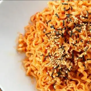 Mì trộn cay samyang - 60.000 ₫ tại Mì Trộn Cay Phô Mai & Sa Tế 229 - Lê Quang Định