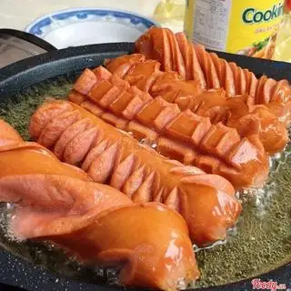 Xúc xích - 17.000 ₫ tại Cơm - Mì trộn Mu Summer