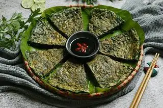 Hình ảnh Trứng Gà Lá Ngải Cứu