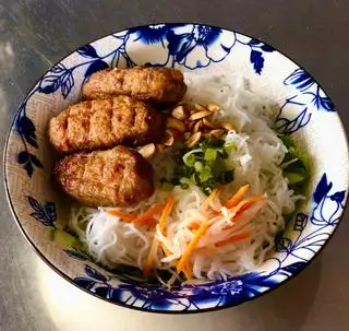 Bún nem nướng - 30.000 ₫ tại Quán 2 Tôm - Bún Thịt Nướng Chả Giò - Phan Chu Trinh