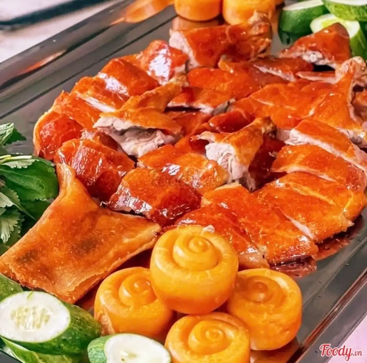 Hình ảnh 1 con vịt quay da giòn chặt