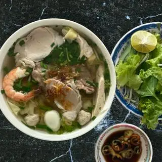 Hoành thánh thập cẩm - 59.000 ₫ tại Quán Ăn Cô Năm - Nguyễn Trãi
