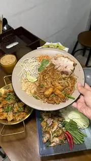 Hình ảnh Pad Thái heo quay
