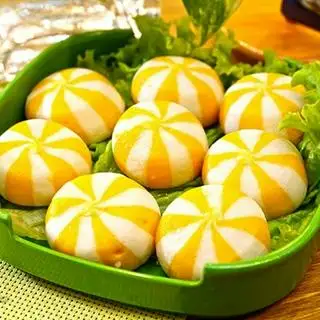 Bánh bao trứng cá hồi - 18.000 ₫ tại Ăn Vặt Cô Sẩm - Trần Mai Ninh