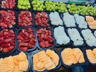 Hình ảnh hộp  dưa vàng gọt sẵn ngọt lịm
