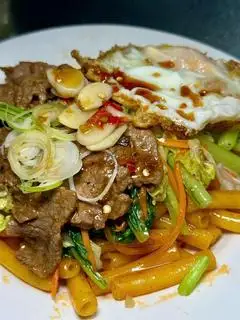 Nui Xào Bò + Trứng / 1Hộp - 60.000 ₫ tại Ăn Vặt Quí Bùi - Chân Gà Sốt Thái - Chân Gà Sả Tắc - Bùi Hữu Nghĩa