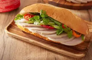 Hình ảnh bánh mì trứng, chả lụa