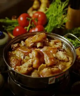 Hình ảnh Lẩu dựng bê