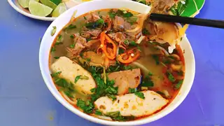 Bún Bò Nạm Chả - 55.000 ₫ tại Bún Bò Huế & Bò Kho Huỳnh Mai - Tôn Thất Thuyết