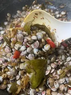 Hình ảnh 300gram ốc ruốc miền trung xào sả ớt