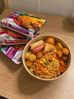 Hình ảnh Combo mì trộn thập cẩm - trà tắc