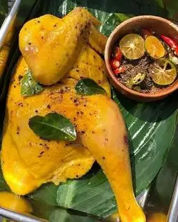Hình ảnh Gà Ủ Muối 1 Con ( Ăn Nóng ) Tặng Sốt Chấm Đặt Biệt