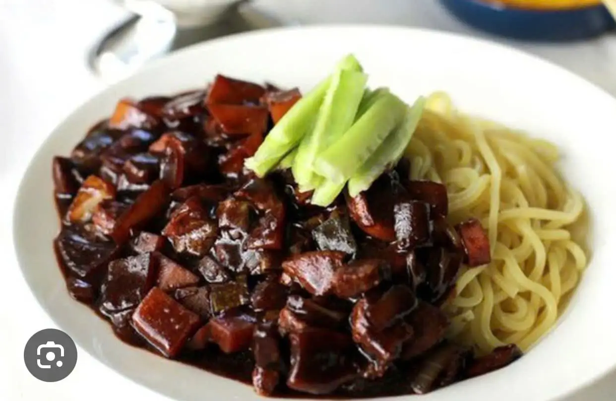 Mì tương đen trộn mực xù sốt Cay Tê - 65.000 ₫ tại Ola Tacos - Đường Số 10