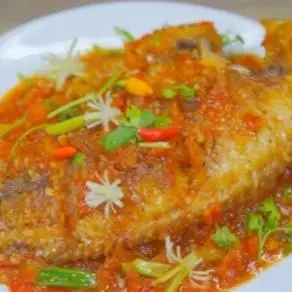 Hình ảnh Cơm cá diêu hồng chiên sốt cà chua