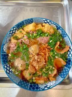Hình ảnh Bún riêu bò - mọc ốc - tóp mỡ
