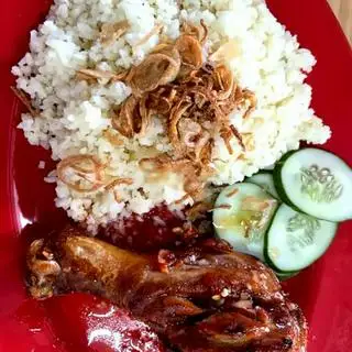 Cơm gà mắm tỏi - đùi góc tư - 50.000 ₫ tại Sinh Viên Quán - Cơm Gà Xối Mỡ & Ăn Vặt - Đặng Thùy Trâm