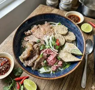 Hình ảnh Bún bò thập cẩm