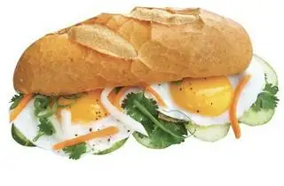 Bánh mì ốp la 2 trứng pate - 30.000 ₫ tại Bánh Mì Hà Nội Tuấn Béo - Trần Quang Diệu