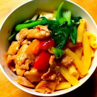 Nui gà xào rau cải - 40.000 ₫ tại Bếp Cô Lan - Mì & Nui Xào Bò - Nguyễn Trọng Tuyển