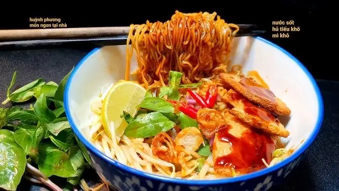 Hủ tiếu trộn khô chay - 40.000 ₫ tại Quán Chay Sen Vàng Vegan - Đường Số 4