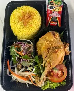 Hình ảnh cơm gà xối mỡ