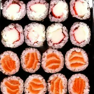 Combo roll crab - salmon - 99.000 ₫ tại Gấu Sushi - Phạm Thị Tánh