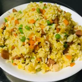 Hình ảnh Cơm rang xúc xích