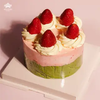 Hình ảnh Strawberry Matcha Burnt Cheesecake