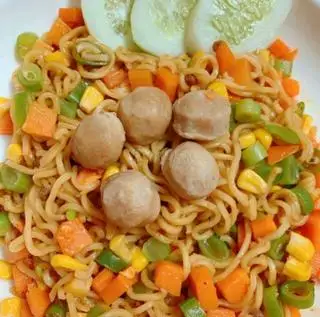 Hình ảnh Mì trộn tôm viên