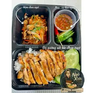 Hình ảnh Cơm gà nướng sốt tắc chua ngọt