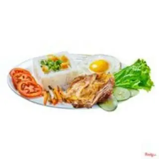 Cơm tấm sườn non trứng gà - 117.720 ₫ tại Cơm Tấm Cali - Nguyễn Văn Trỗi