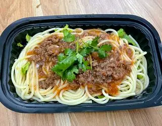 Mì Ý bò bằm - 29.000 ₫ tại Mì Ý & Mì Trộn - Gia Đình Kim Ngưu - Lê Hồng Phong