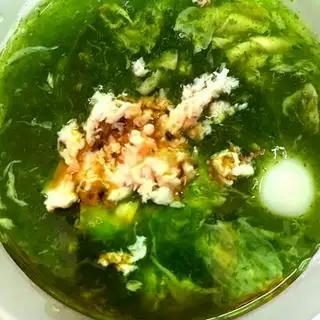 Hình ảnh Súp cải bó xôi tôm xay e bé