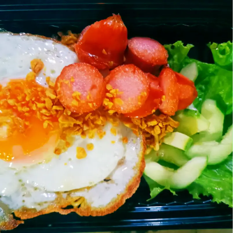 Mì Trộn Indomie Xúc Xích + Trứng Chiên Lòng Đào - 37.000 ₫ tại Mì Trộn, Cá Viên Chiên & Trà Sữa - Tea Bo - Bàu Cát 2