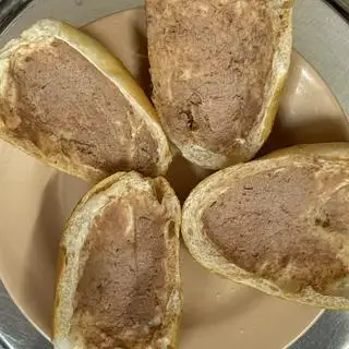 Hình ảnh Bánh mì nướng pate gan (1 ổ)
