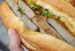 Hình ảnh Bánh mì chả cá