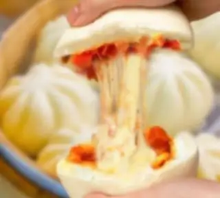 Hình ảnh Bánh bao xúc xích phô mai