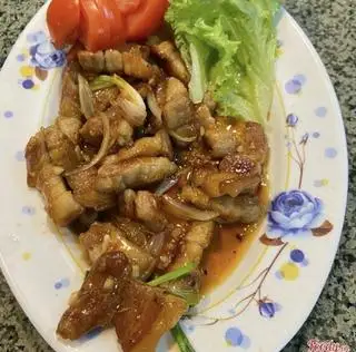 Hình ảnh cơm trắng ba rọi chiên nước mắm