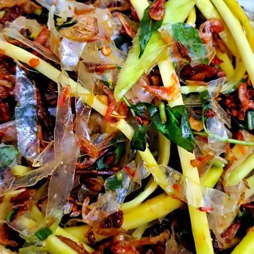 Bánh tráng trộn khô bò Giòn vụn cay có trứng cút - 40.000 ₫ tại Bánh Tráng 1989 - Bánh Tráng Trộn & Bánh Tráng Cuốn - Đông Hồ