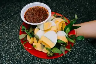 Trứng gà vữa đặc - 7.000 ₫ tại Bánh Tráng Trộn Cô Bông Thủ Thiêm - Đường Số 15