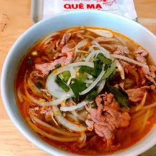 Bún bò tái - 56.000 ₫ tại Bún Bò Quê Mạ -  Ba Tháng Hai