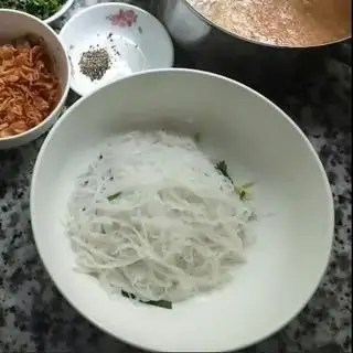 Bún Thêm - 10.000 ₫ tại Ăn Vặt Tuyết Kim - Cách Mạng Tháng 8