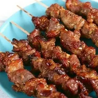 Hình ảnh 5 thịt xiên nướng - Dưa leo - 2 xúc xích - 2 lạp xưởng - 10 nem chua rán