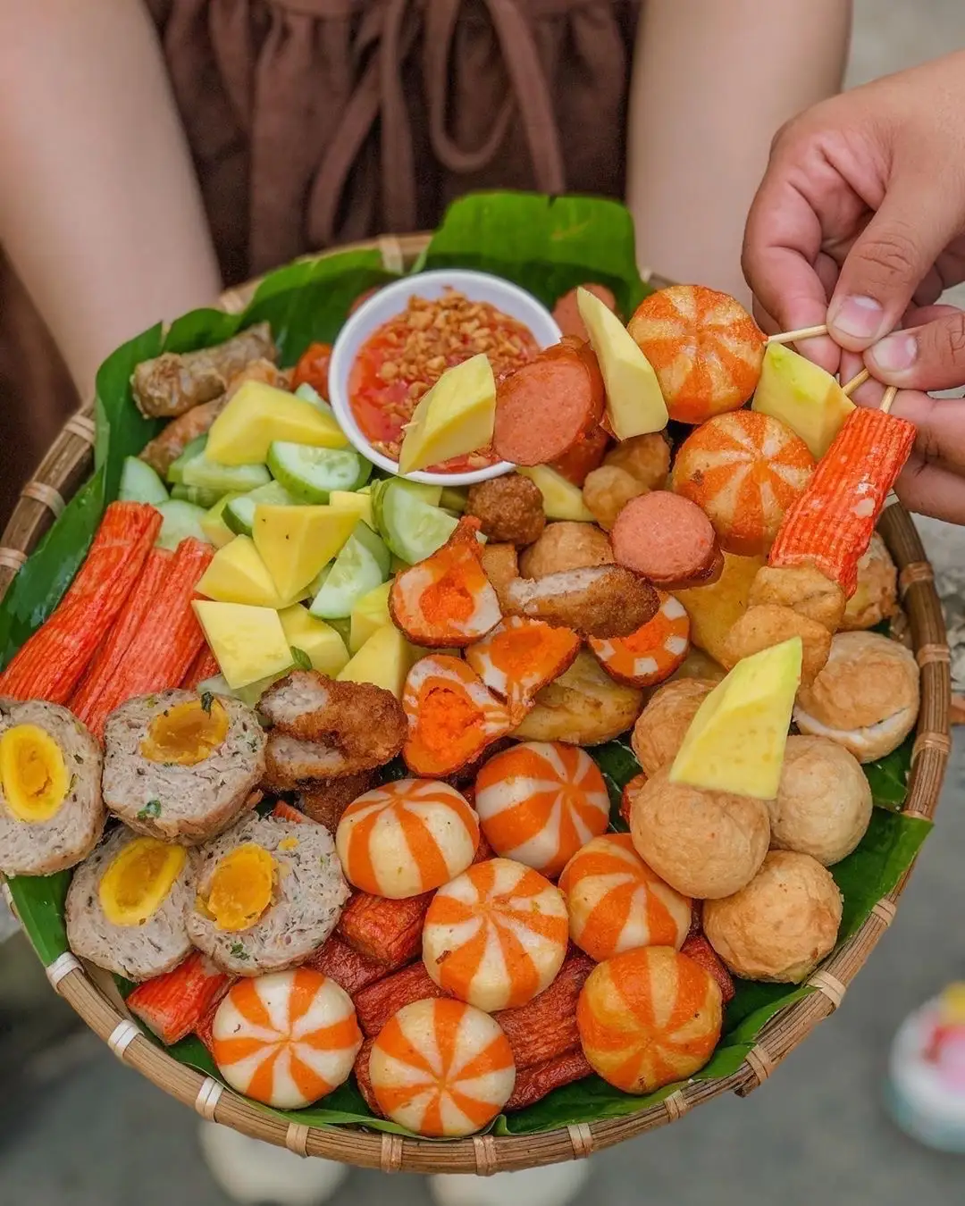 Hình ảnh Khay viên chiên size lớn kèm táo  giải ngán