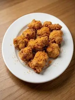 Gà karaage lắc bột - 63.000 ₫ tại TIỆM MỲ BÁN MÌ - Nguyễn Khoái