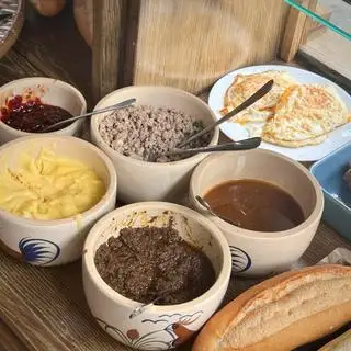 Bánh mì ốp la - 32.000 ₫ tại Bánh Mì An Hội An - Lê Văn Lương