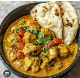 Crave butter chicken & cheese naan  - 259.000 ₫ tại The Indian House - Tôn Thất Thiệp